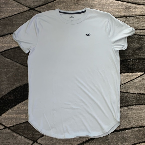 🛍 2/$20 Hollister Curved Hem Tee - Picture 1 of 2